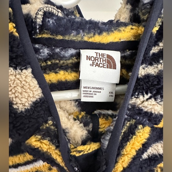 Like new and very warm North Face hoody. - Picture 2 of 3